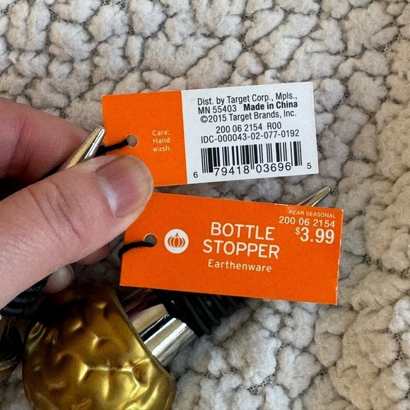 Two new bottle stoppers - Picture 3 of 3